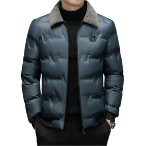 Jaqueta masculina Raffenzi RZ050 com enchimento em algodão, modelagem estruturada e isolamento térmico para dias frios.