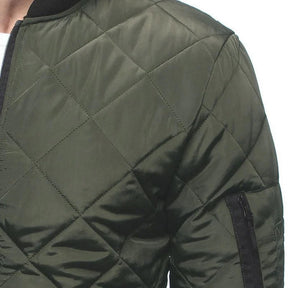 Jaqueta masculina Raffenzi RZ033 forrada, com design sofisticado, ideal para garantir conforto e estilo nos dias frios de inverno.