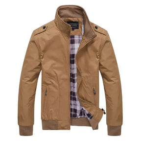 Jaqueta masculina Raffenzi RZ031 em algodão, modelagem estruturada e zíper, ideal para quem valoriza estilo, conforto e versatilidade no visual.