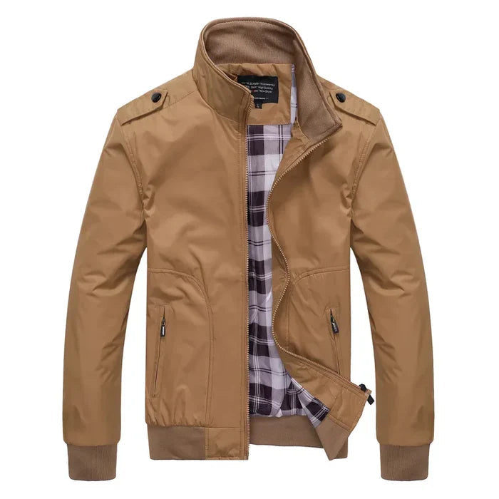 Jaqueta masculina Raffenzi RZ031 em algodão, modelagem estruturada e zíper, ideal para quem valoriza estilo, conforto e versatilidade no visual.