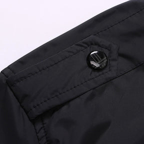 Jaqueta masculina Raffenzi RZ031 em algodão, modelagem estruturada e zíper, ideal para quem valoriza estilo, conforto e versatilidade no visual.