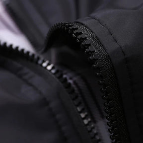Jaqueta masculina Raffenzi RZ031 em algodão, modelagem estruturada e zíper, ideal para quem valoriza estilo, conforto e versatilidade no visual.