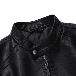 Jaqueta masculina em couro Raffenzi RZ037 com design urbano e sofisticado, perfeita para compor looks estilosos e modernos em diversas ocasiões.