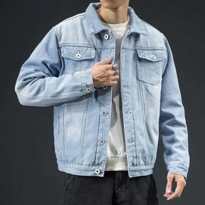 Jaqueta masculina jeans acolchoado com modelagem estruturada, bolsos funcionais e visual sofisticado para looks modernos em todas as estações