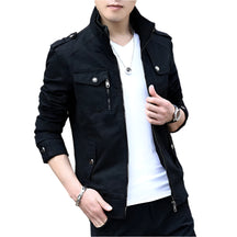 Jaqueta Masculina Raffenzi RZ026 com design sofisticado, fechamento em zíper, detalhes refinados e conforto térmico para um visual moderno.