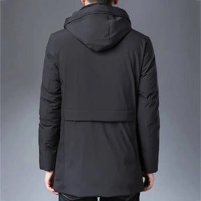 Jaqueta Masculina Raffenzi RZ084 com design sofisticado, isolamento térmico e acabamento refinado, ideal para manter o estilo nos dias frios.