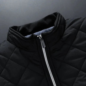 Jaqueta Masculina Raffenzi RZ051 com forro acolchoado, isolamento térmico e design sofisticado para conforto e estilo nos dias frios.