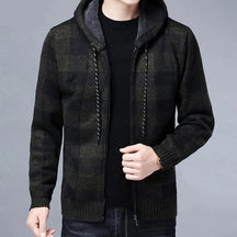 Jaqueta Masculina Xadrez Raffenzi RZ064 com isolamento eficiente, modelagem confortável e acabamento refinado para elegância e proteção nos dias frios.