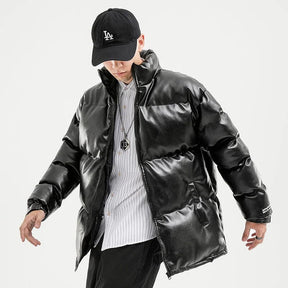 Jaqueta puffer masculina Raffenzi RZ024 com design moderno, isolamento térmico e acabamento espesso, ideal para estilo e proteção no inverno.