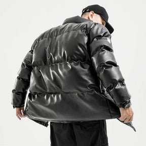 Jaqueta puffer masculina Raffenzi RZ024 com design moderno, isolamento térmico e acabamento espesso, ideal para estilo e proteção no inverno.