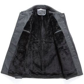 Sobretudo Raffenzi RZ121, design curto em lã SoftFleece®, perfeito para climas frios com conforto e sofisticação.