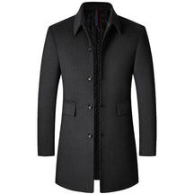Sobretudo Raffenzi RZ128, design slim em lã com gola polo, perfeito para o inverno com sofisticação, conforto e praticidade.