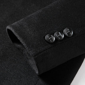 Sobretudo Raffenzi RZ128, design slim em lã com gola polo, perfeito para o inverno com sofisticação, conforto e praticidade.