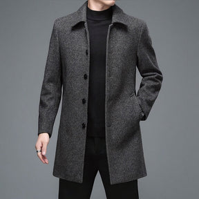 Sobretudo Raffenzi RZ123, design curto social em lã, ideal para eventos casuais ou formais com sofisticação e conforto.