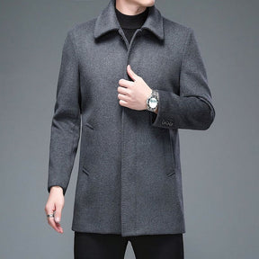 Sobretudo Raffenzi RZ123, design curto social em lã, ideal para eventos casuais ou formais com sofisticação e conforto.