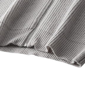 Suéter Raffenzi RZ131, design contemporâneo com zíper, perfeito para dias frios com sofisticação, conforto e praticidade em algodão.
