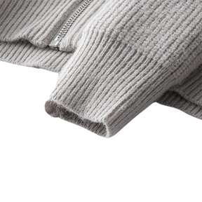Suéter Raffenzi RZ131, design contemporâneo com zíper, perfeito para dias frios com sofisticação, conforto e praticidade em algodão.