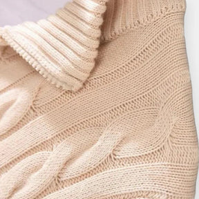 Suéter Raffenzi RZ132, design Old Money em tricot com meio zíper, perfeito para sobreposições elegantes com sofisticação e conforto.