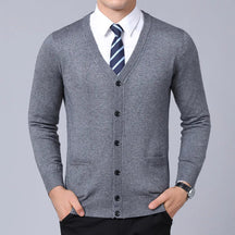 Suéter Raffenzi RZ137, design slim fit, perfeito para ocasiões casuais ou formais com sofisticação, conforto e resistência em lã.