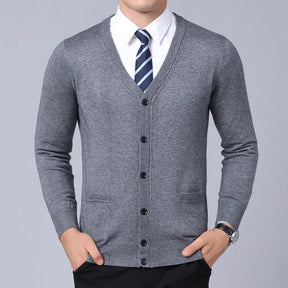 Suéter Raffenzi RZ137, design slim fit, perfeito para ocasiões casuais ou formais com sofisticação, conforto e resistência em lã.